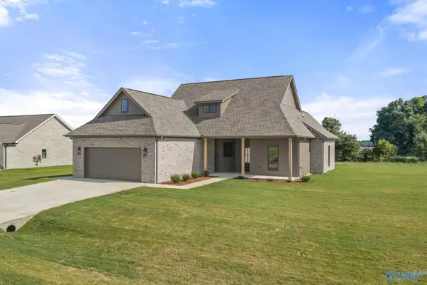 220 Spry Way, Killen, AL 35645