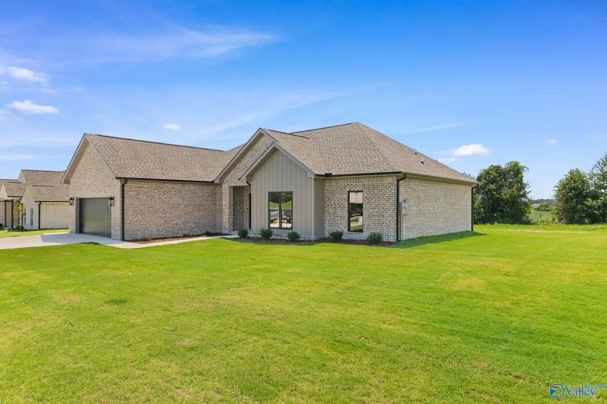 240 Spry Way, Killen, AL 35645 - #1