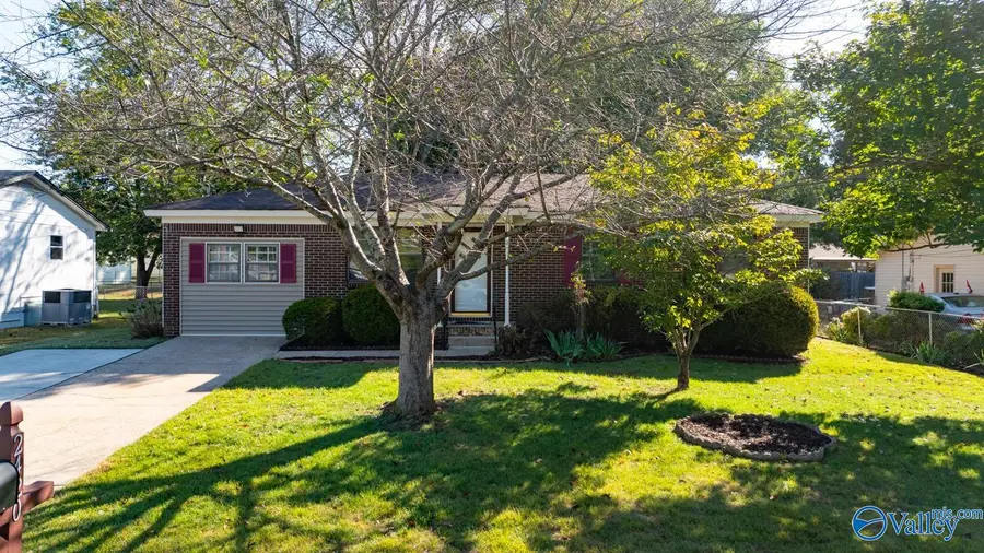 2420 Yorkshire Drive Sw, Huntsville, AL 35803 - #2