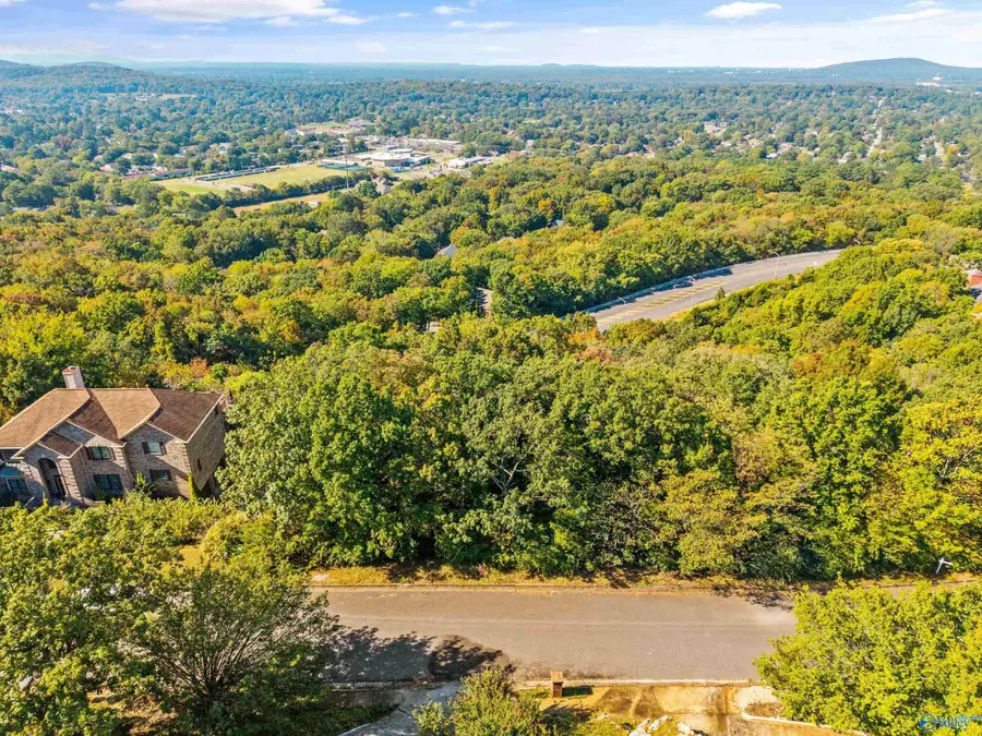 7724 Donegal Drive, Huntsville, AL 35802 - #2