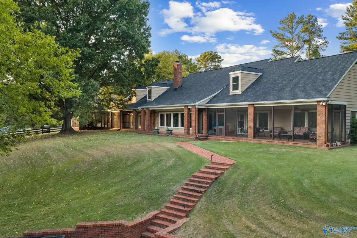 715 Robbins Beach Road, Killen, AL 35645 - #1