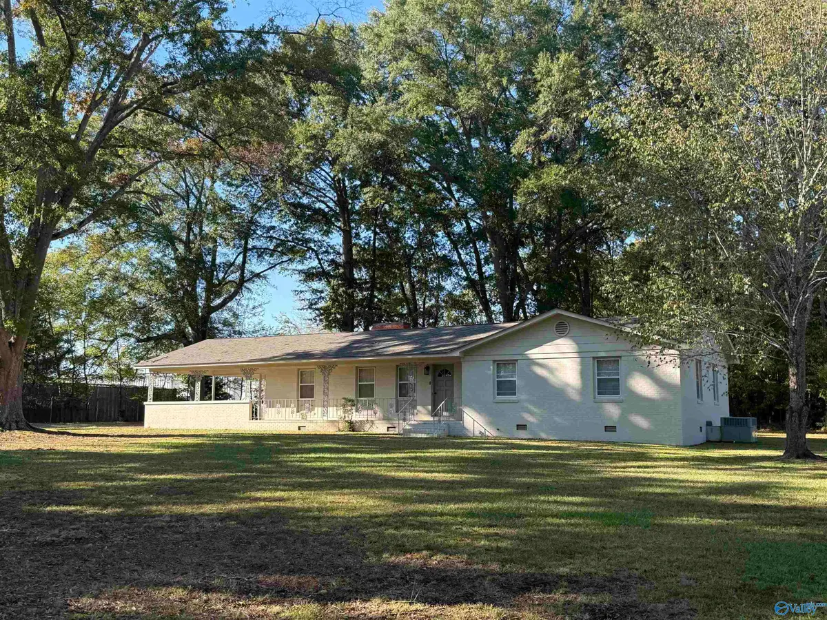 611 Pine Street, Hartselle, AL 35640 - #1