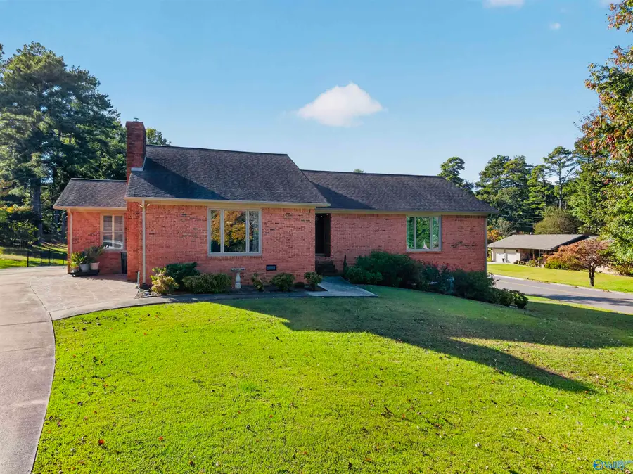 911 Violet Avenue Nw, Cullman, AL 35055 - #2
