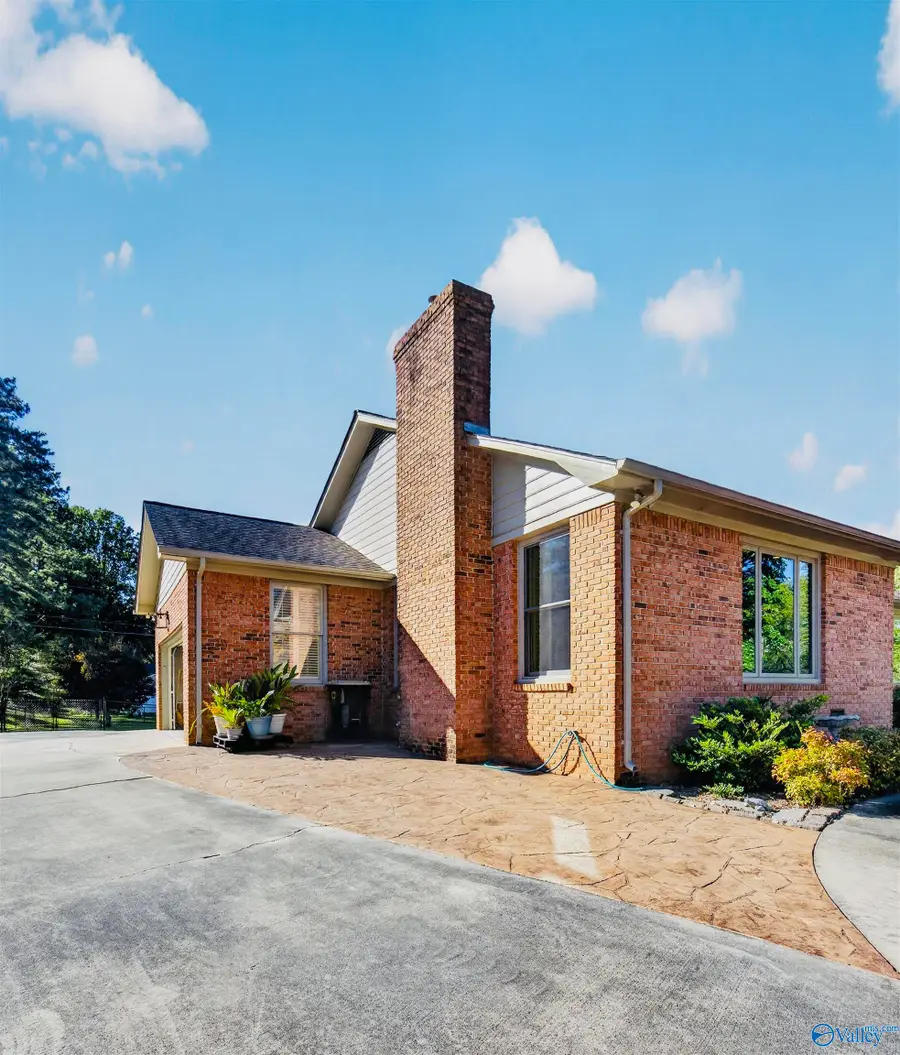 911 Violet Avenue Nw, Cullman, AL 35055 - #3