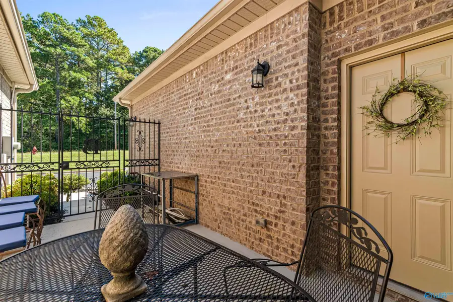 150 Lake Pointe Drive, Scottsboro, AL 35769 - #2