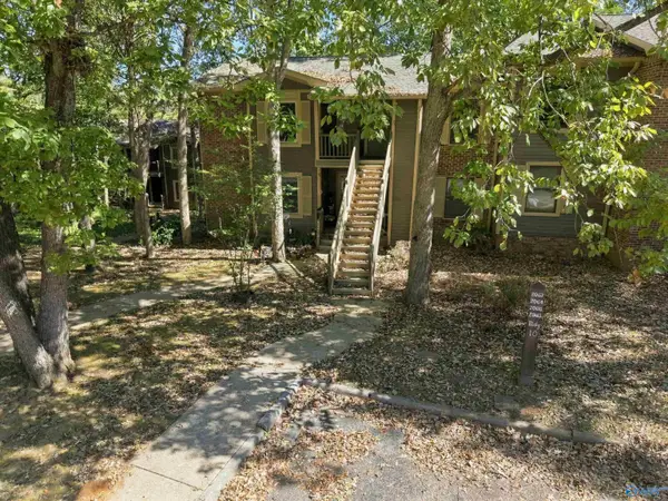 2067 Woodlawn Drive #2067, Huntsville, AL 35802