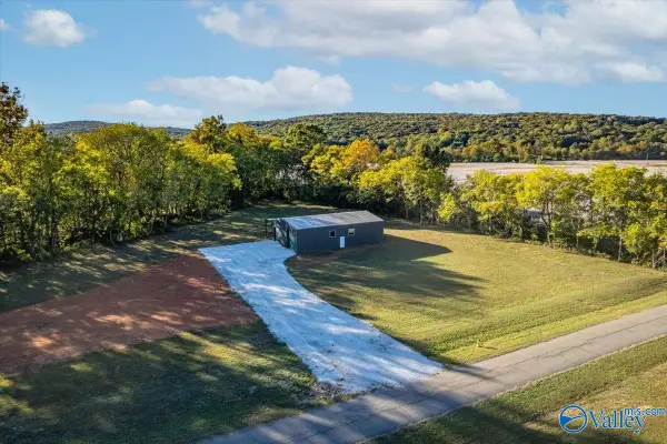 356 Sharpes Hollow Road, New Market, AL 35761