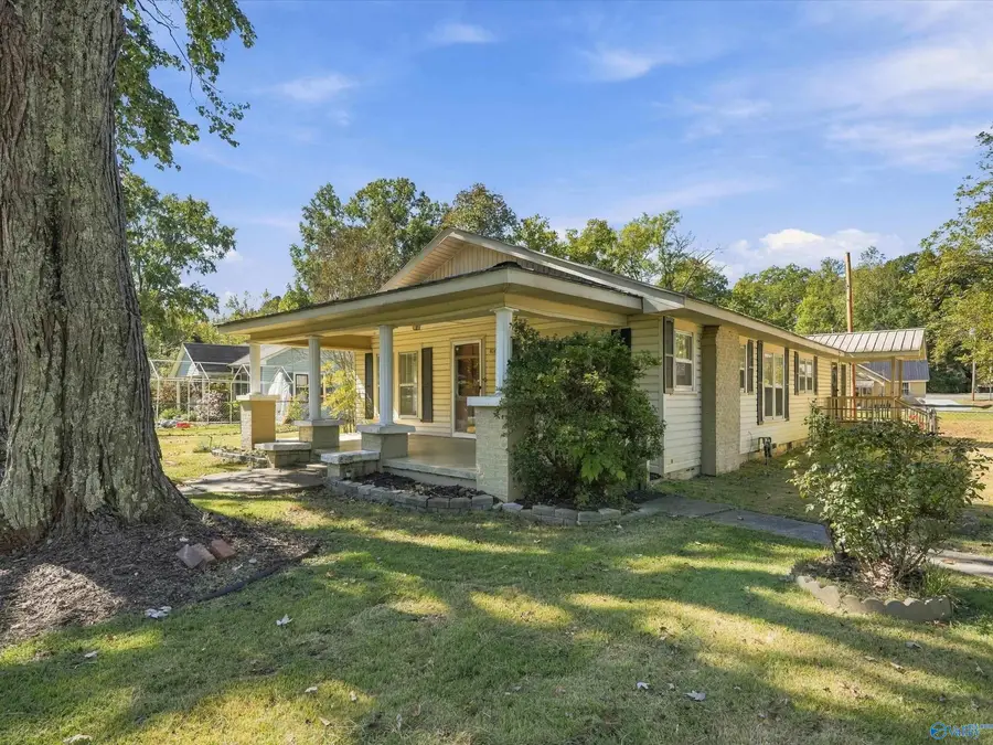406 Larkin Street, Scottsboro, AL 35768 - #2
