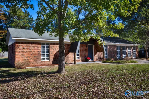 1105 Oakwood Street Nw, Hartselle, AL 35640