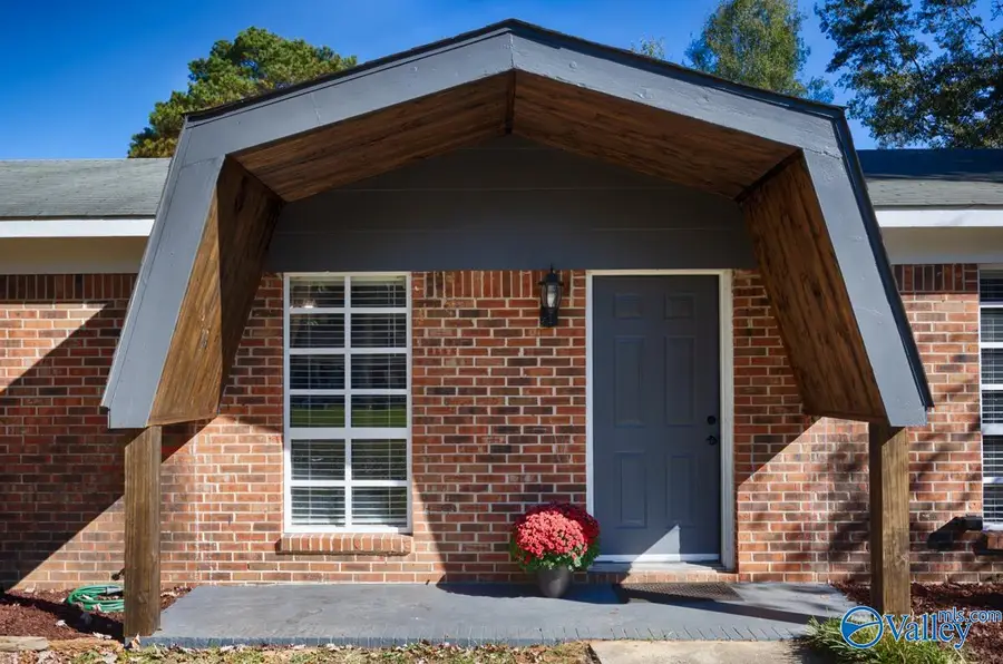 1105 Oakwood Street Nw, Hartselle, AL 35640 - #3