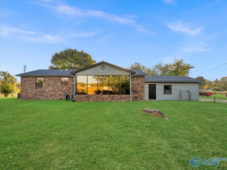 424 Horseshoe Bend Road, Scottsboro, AL 35769 - #3