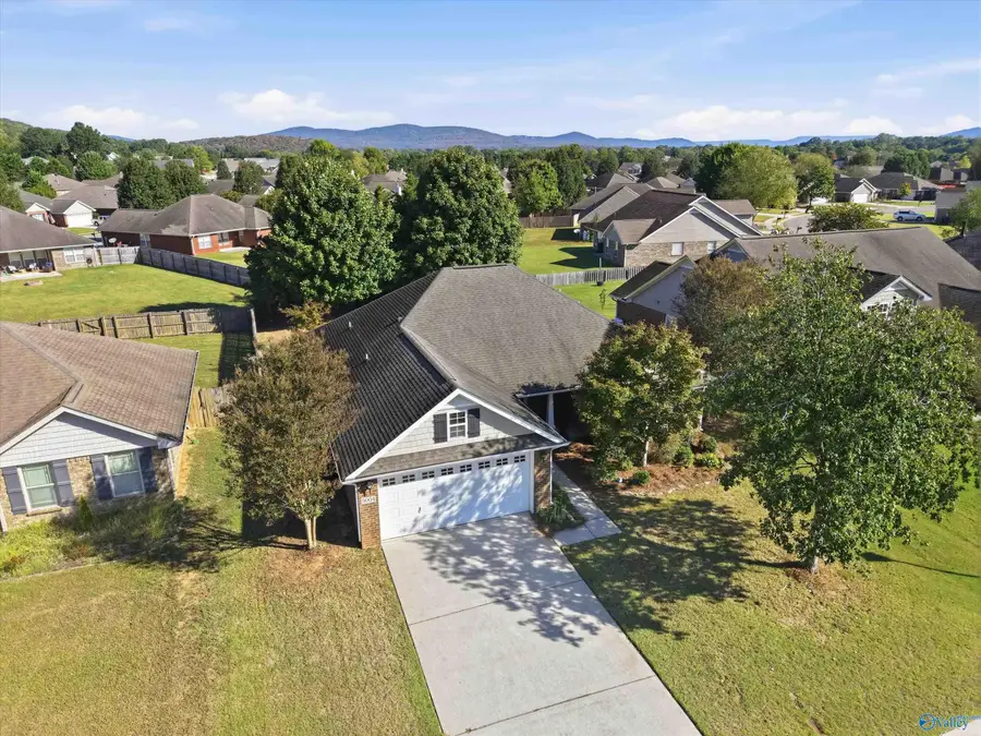 5004 Montauk Trail Se, Owens Cross Roads, AL 35763 - #2