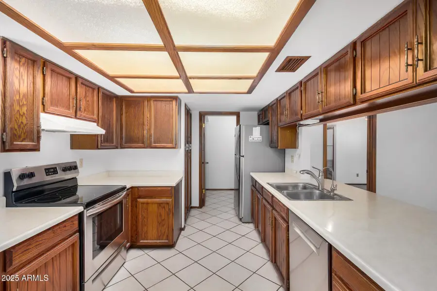 916 W Loughlin Drive, Chandler, AZ 85225 - Image #2