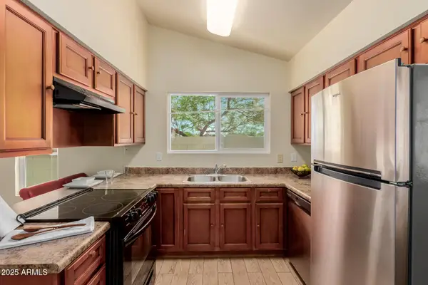 931 W Emelita Circle, Mesa, AZ 85210