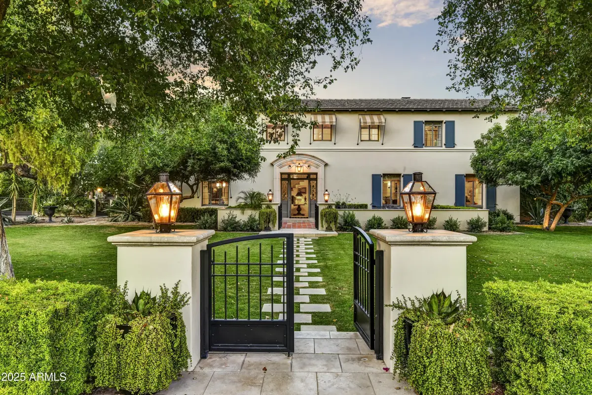 3007 N Manor Drive W, Phoenix, AZ 85014 - Image #1