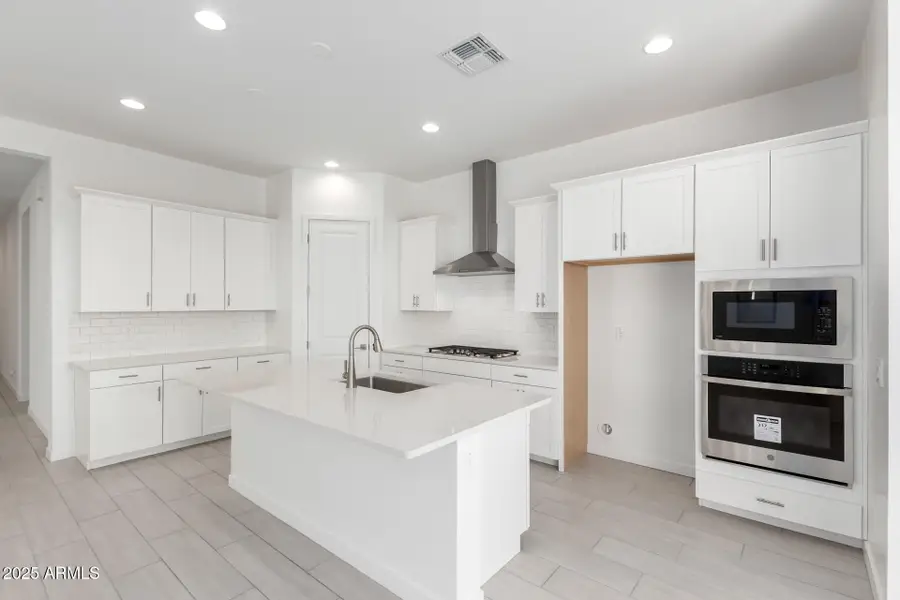 16955 W Desert Lane, Goodyear, AZ 85338 - Image #2