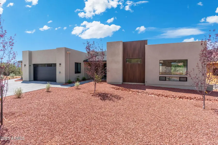 327 Suncliffe Drive, Village Of Oak Creek Big Park, AZ 86351 - Image #2