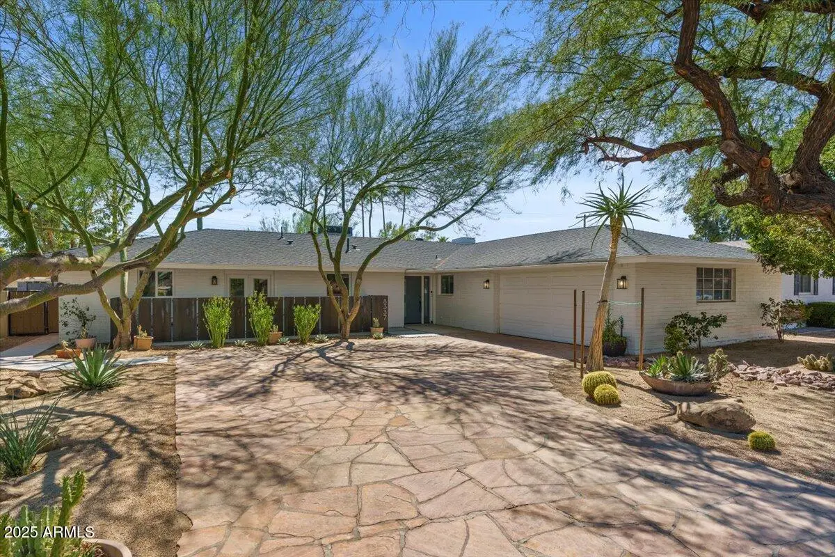 8337 E Minnezona Avenue, Scottsdale, AZ 85251 - Image #1