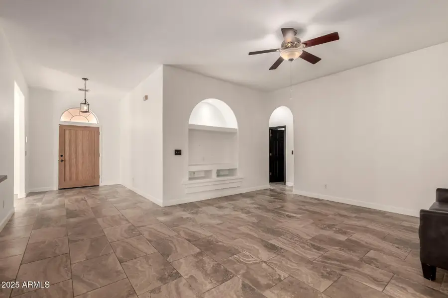 39029 N 21st Avenue, Deer Valley, AZ 85086 - Image #3