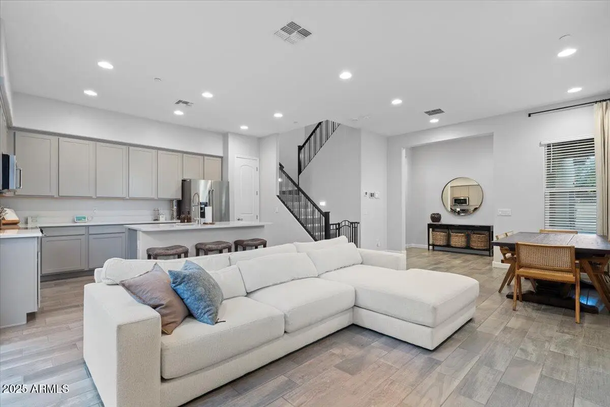 3041 N 37th Way, Phoenix, AZ 85018 - Image #1