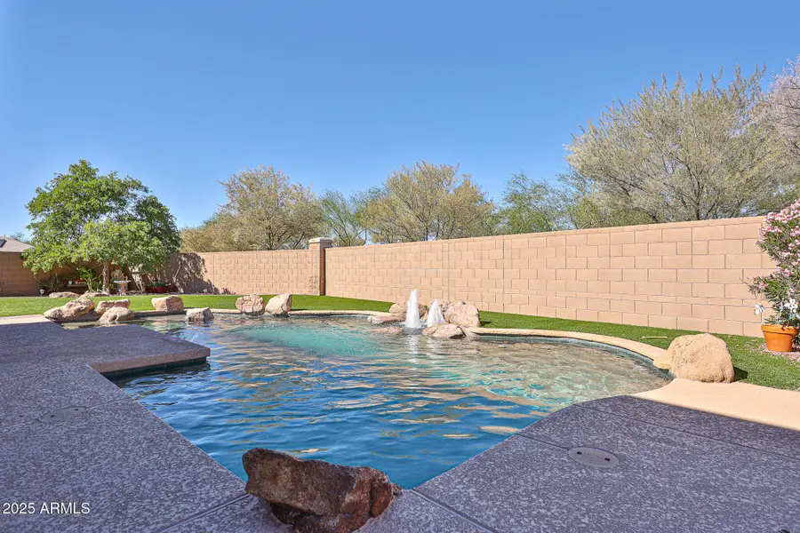 16534 W Calle Lejos Street, Surprise, AZ 85387 - Image #2