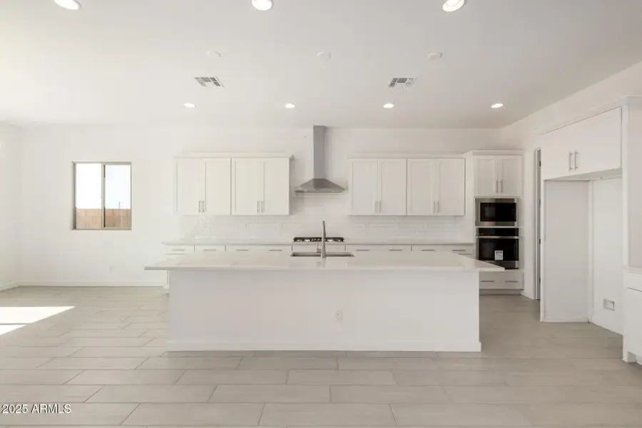 18173 W Watkins Street, Goodyear, AZ 85338 - Image #2