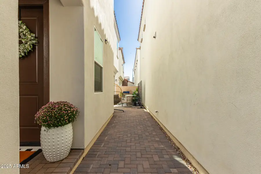 283 E Balsam Drive, Chandler, AZ 85286 - Image #2