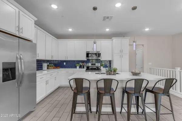 155 N Lakeview Boulevard #204, Chandler, AZ 85225