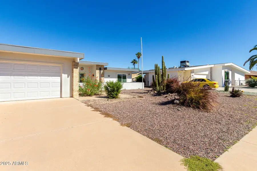 10830 W Willowbrook Drive, Sun City, AZ 85373 - Image #2