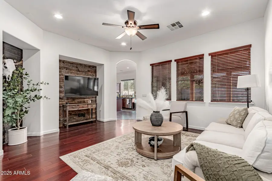 18209 W Paseo Way, Goodyear, AZ 85338 - Image #2