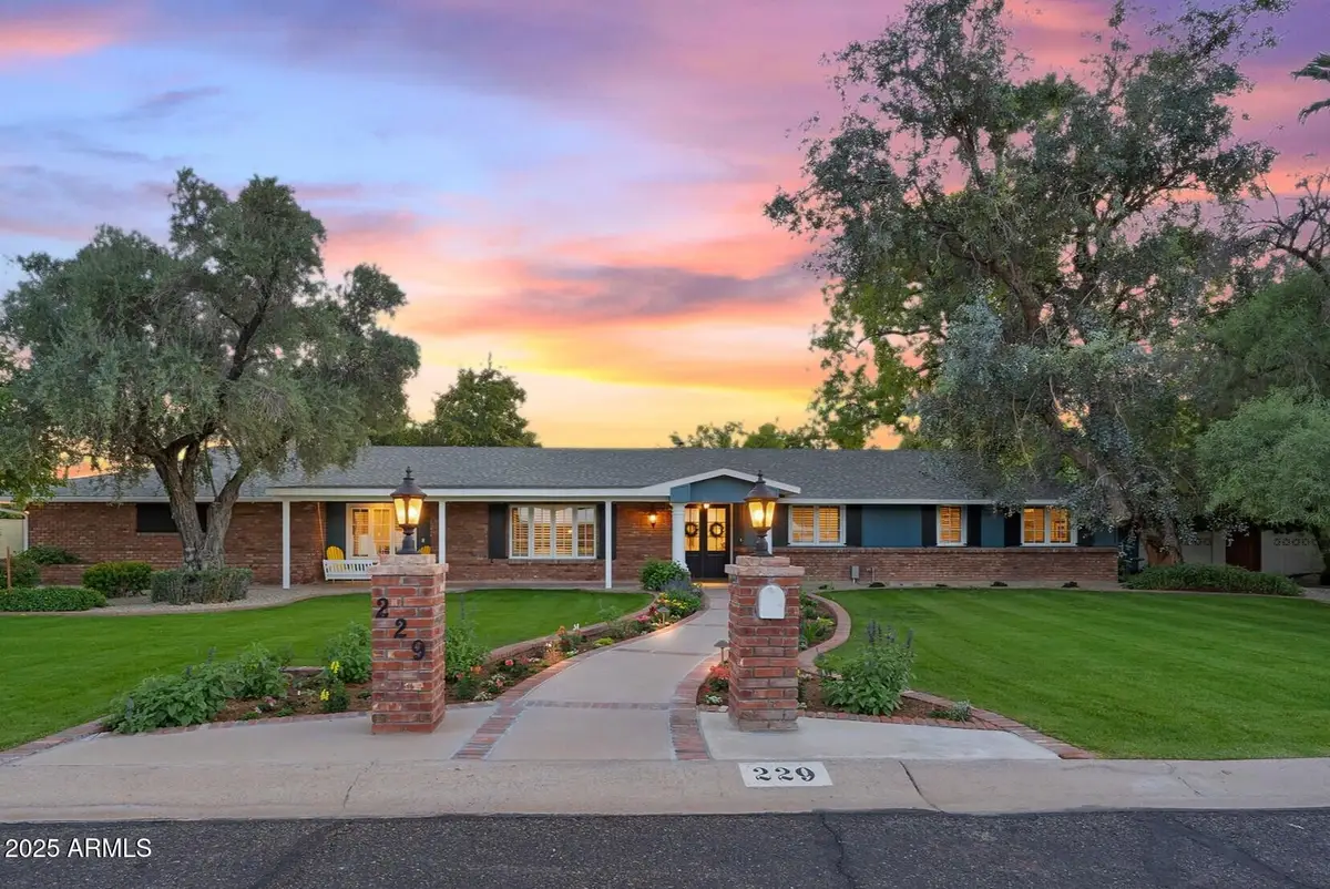 229 W Berridge Lane, Phoenix, AZ 85013 - Image #1