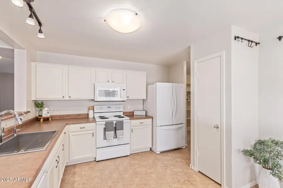 25643 W Satellite Lane, Buckeye, AZ 85326 - Image #3