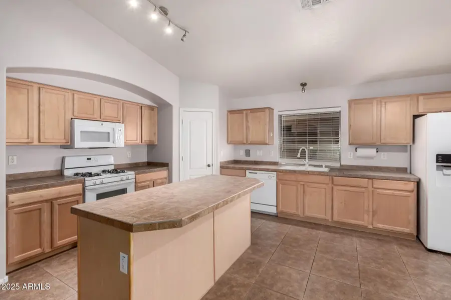 648 E Mule Train Trail, San Tan Valley, AZ 85143 - Image #3