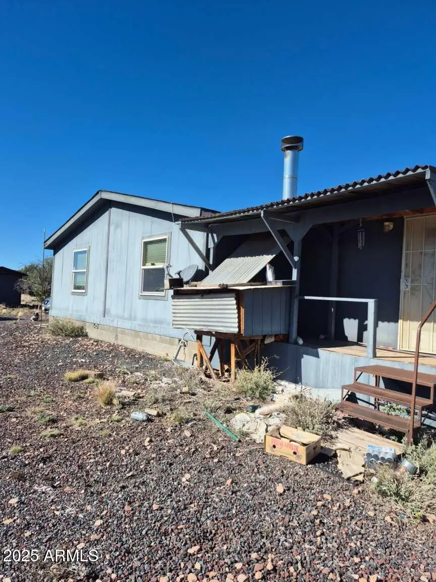 2185 W Joseph Drive, Ash Fork, AZ 86320 - Image #1