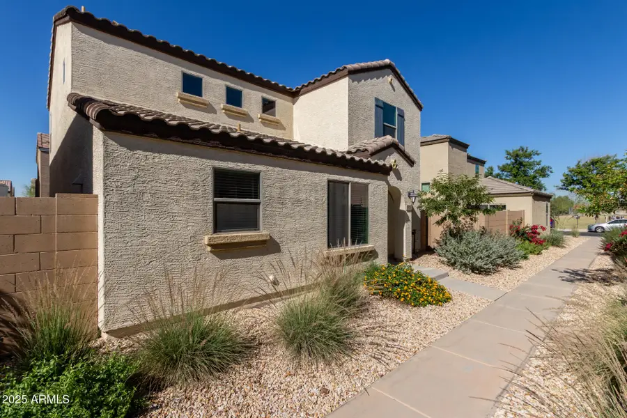 8029 W Albeniz Place, Phoenix, AZ 85043 - Image #2