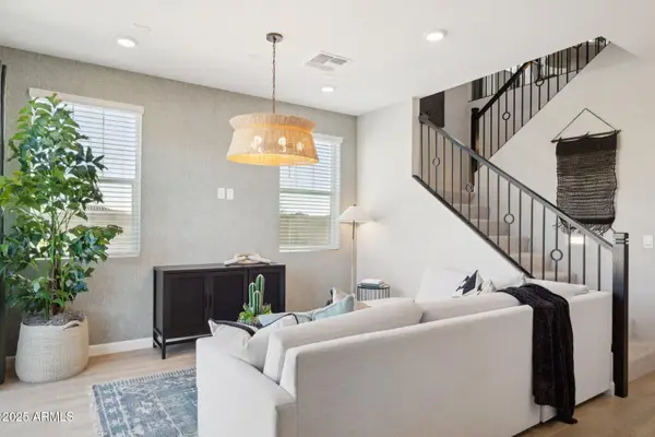 5878 E Zachary Drive, Phoenix, AZ 85054