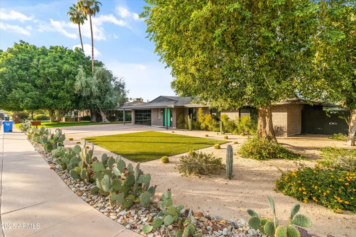 328 E Wagon Wheel Drive, Phoenix, AZ 85020 - Image #1