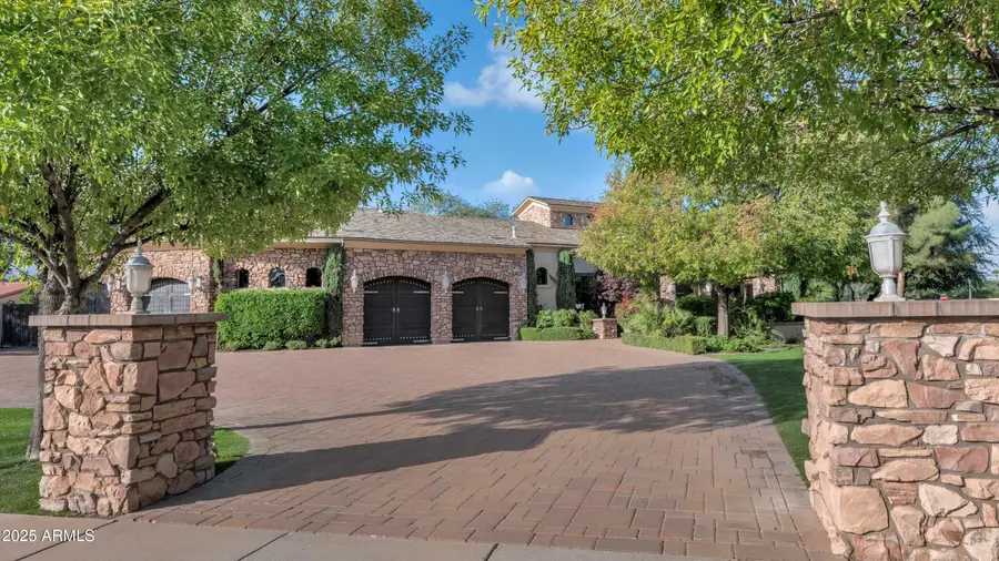 7233 E Royal Palm Road, Scottsdale, AZ 85258 - Image #2