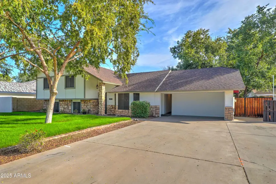 2057 N Ashbrook Circle, Mesa, AZ 85213 - Image #2