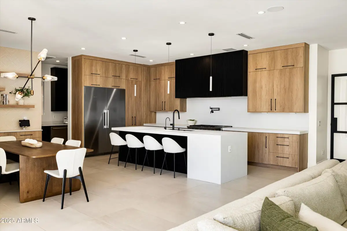 3721 E Piccadilly Road, Phoenix, AZ 85018 - Image #1