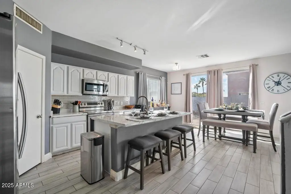 7218 S 40th Lane, Phoenix, AZ 85041 - Image #1