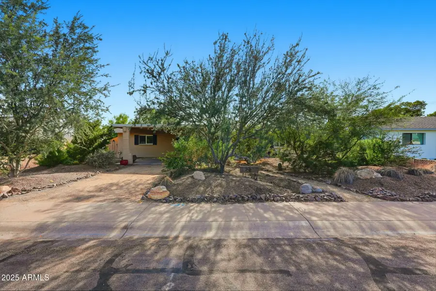 8231 E Jackrabbit Road, Scottsdale, AZ 85250 - Image #2