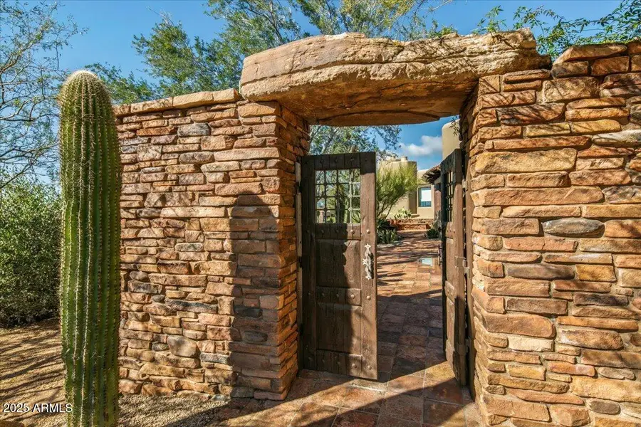 10460 E Palo Brea Drive, Scottsdale, AZ 85262 - Image #3