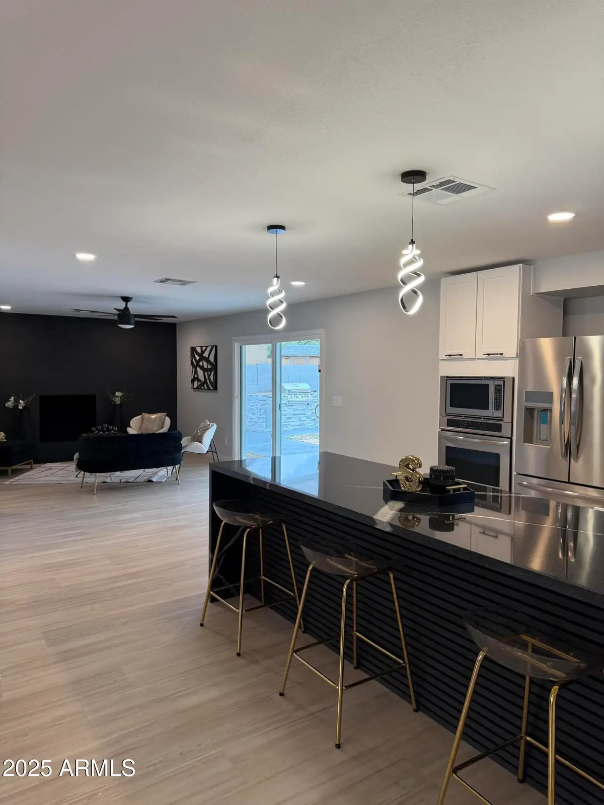 1111 E Village Circle Drive N, Phoenix, AZ 85022 - Image #1