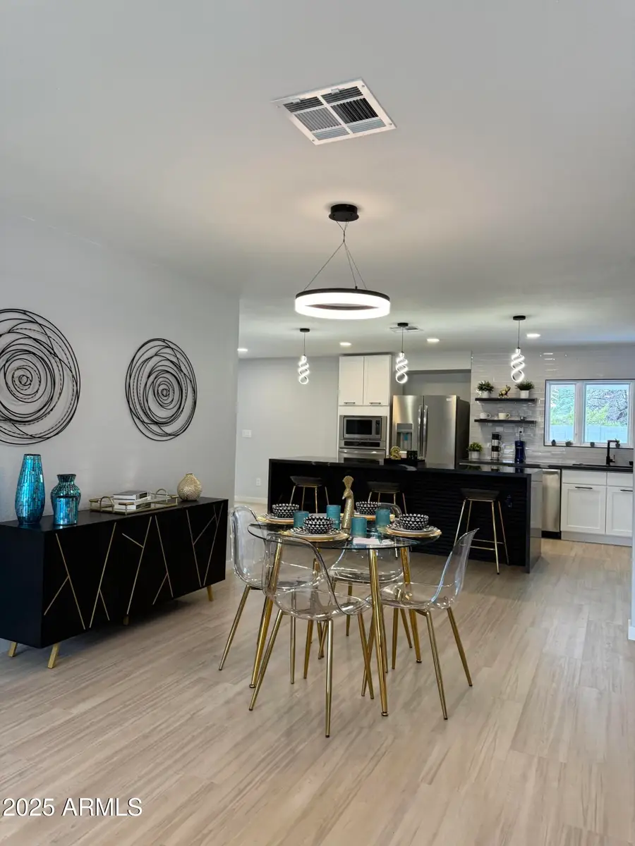 1111 E Village Circle Drive N, Phoenix, AZ 85022 - Image #2