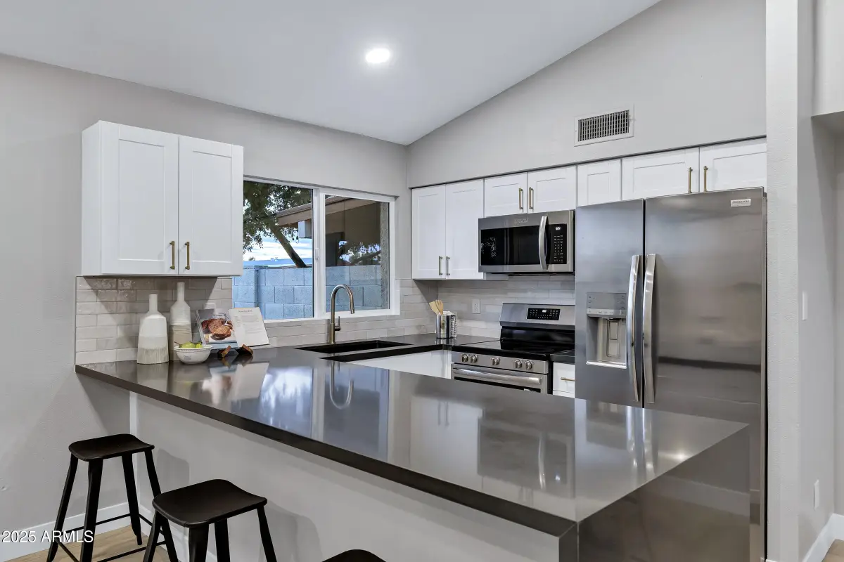 9118 N 68th Lane, Peoria, AZ 85345 - Image #1