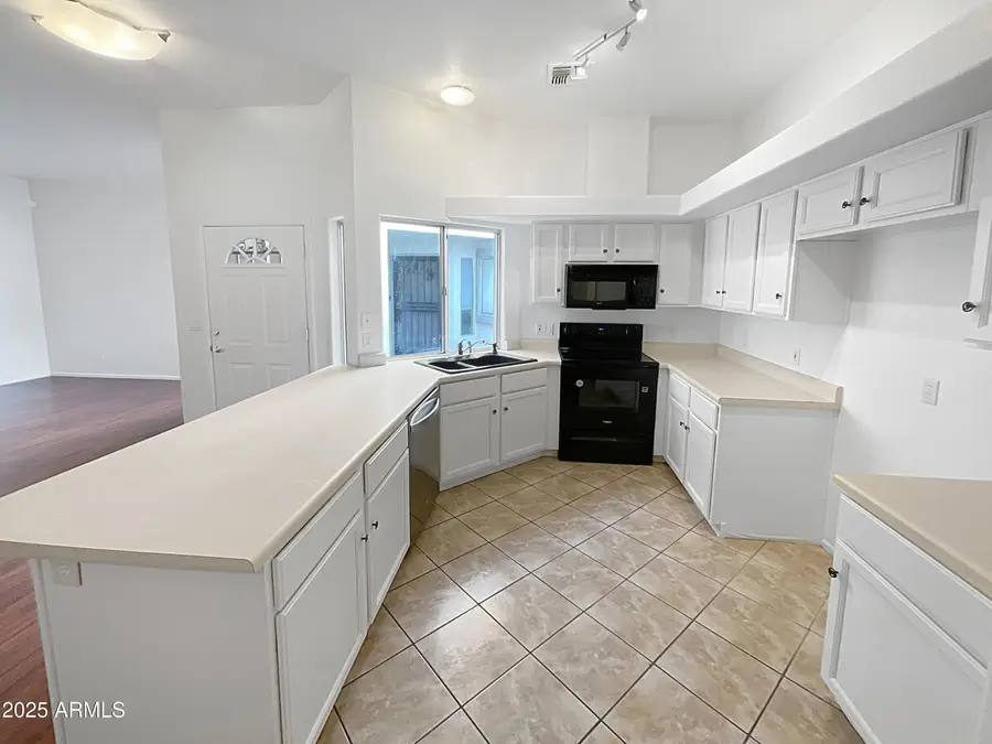 9044 N 47th Court, Glendale, AZ 85302 - Image #2