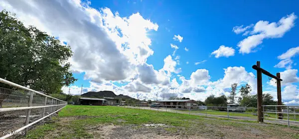 2059 W Scissor Tail Place, Queen Valley, AZ 85118