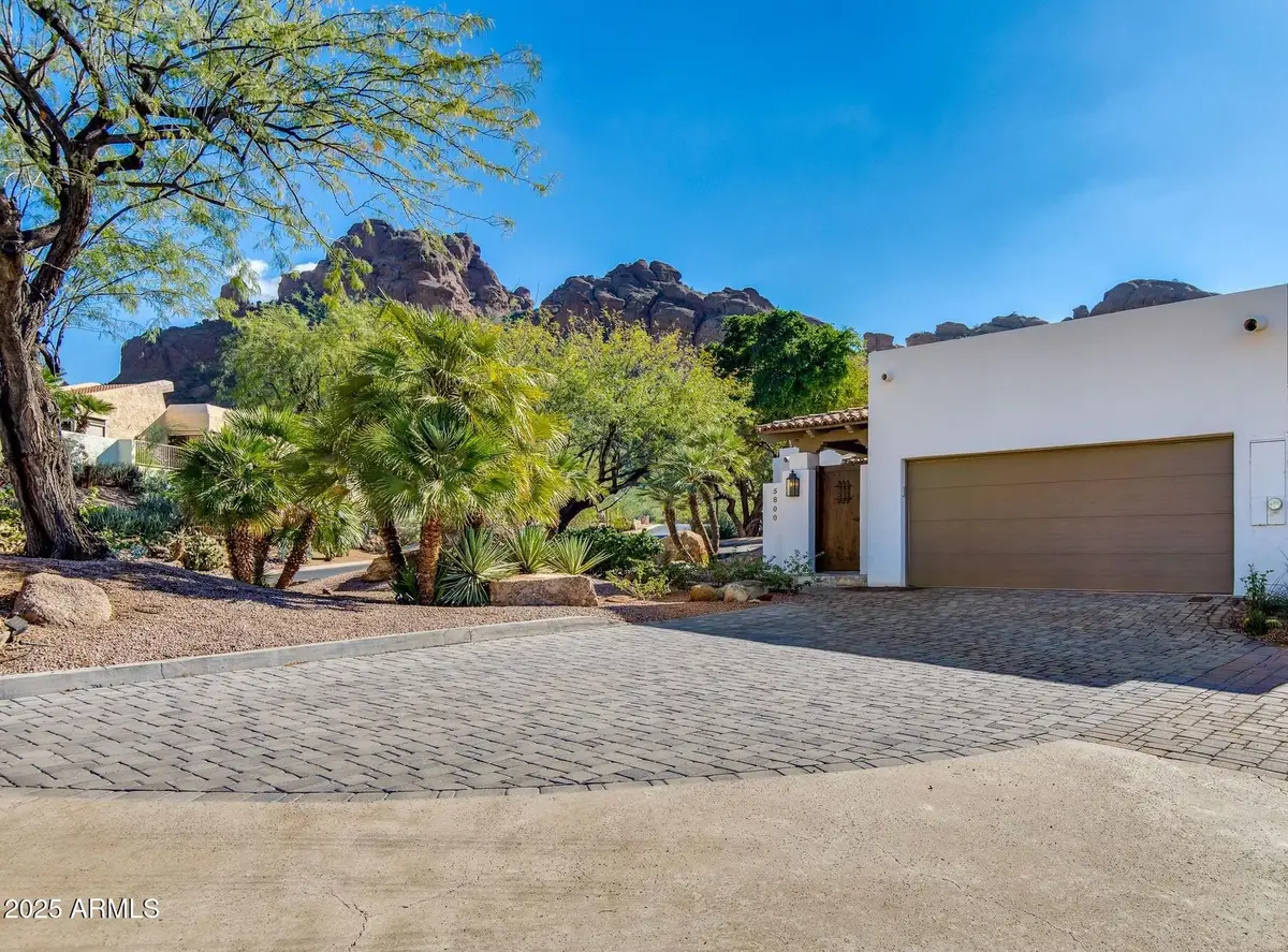 5800 N Echo Canyon Lane, Phoenix, AZ 85018 - Image #1