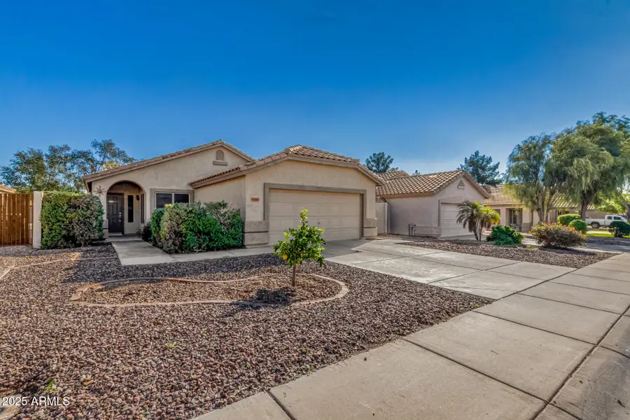 215 N Tiago Drive, Gilbert, AZ 85233 - Image #2